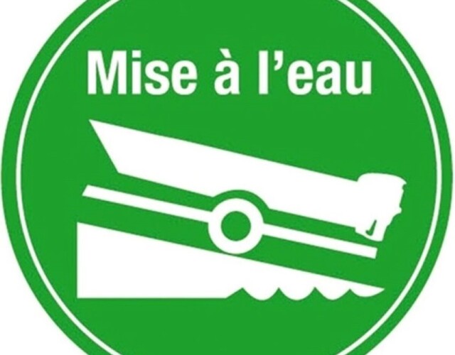 Mise à l'eau de bateaux au Lac Quenouille via la Plage Laurin