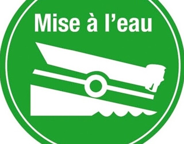 Mise à l'eau des bateaux pour les riverains du lac Quenouille pour l'été 2025